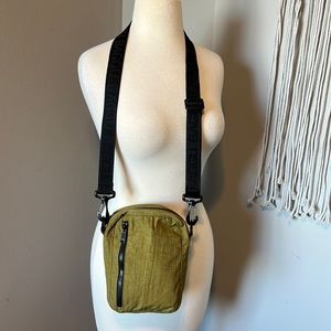 BAGGU Sport crossbody
